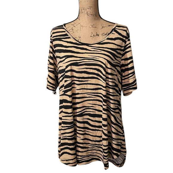 LuLaRoe‎ Morgan Tee - Picture 1 of 7